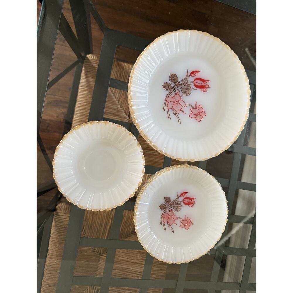 Vintage RARE Termocrisa Mexico “Red Tulip” Milk Glass Gold Rim Dish Set 10 Piece